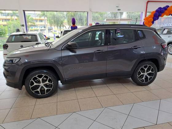 JEEP COMPASS 1.3 T270 TURBO FLEX LONGITUDE AT6